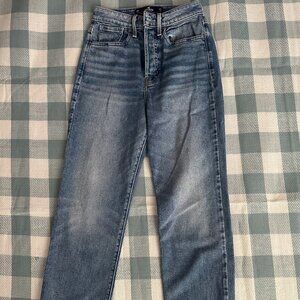 Hollister Ultra High-Rise Crop Vintage Straight jean Size 0R